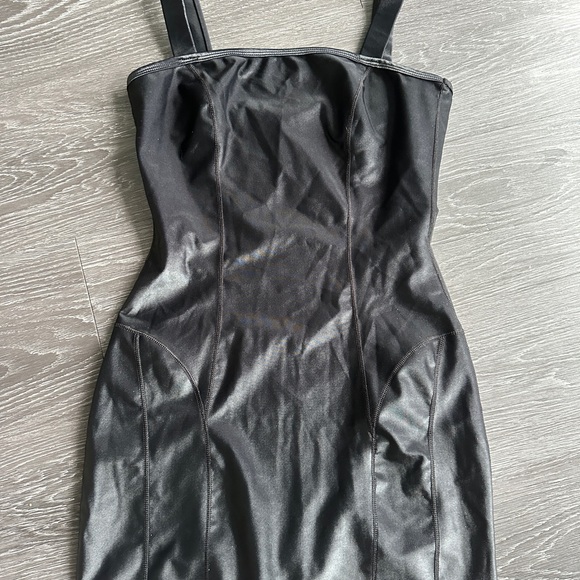 LIQUID DRESS NOLI YOGA ALMOSND/BLACK Size S - Picture 2 of 6